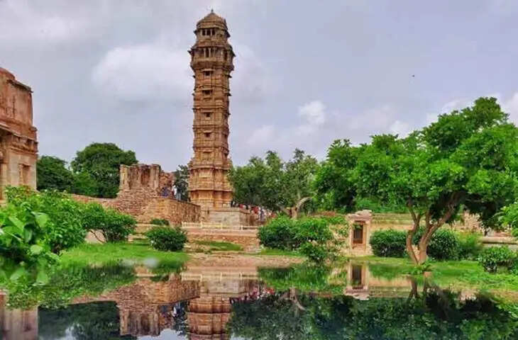 विजय स्तम्भ का वो राज जिसे 15 साल की रिसर्च के बाद भी नहीं जान पाया नासा, बाल नौचते वैज्ञानिकों का वीडियो आया सामने