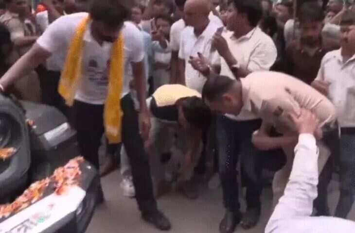 राहुल गांधी की वोटर अधिकार यात्रा में दर्दनाक हादसा! कार के नीचे कुचला गया जवान, यहां देखे घटना का वायरल वीडियो&nbsp;