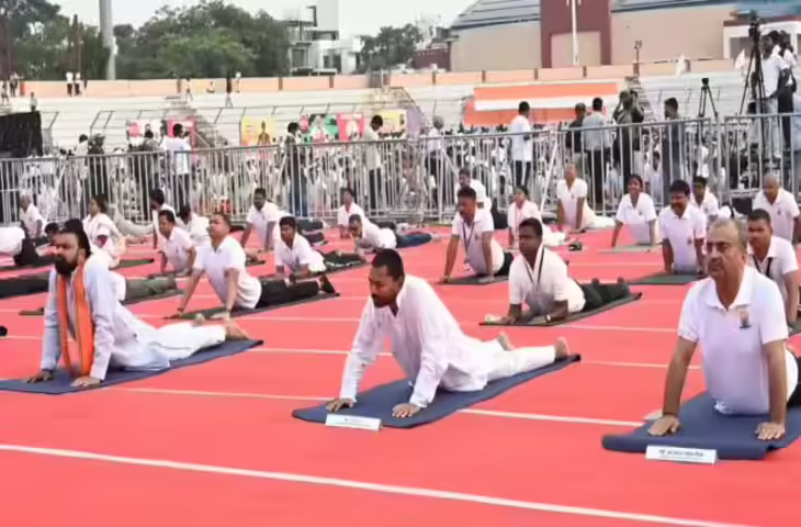 योग दिवस पर निशांत कुमार का &lsquo;स्पेशल योगा&rsquo; हुआ वायरल, अजब-गजब मुद्राएं देख रोके नहीं रुकेगी हंसी&nbsp;
