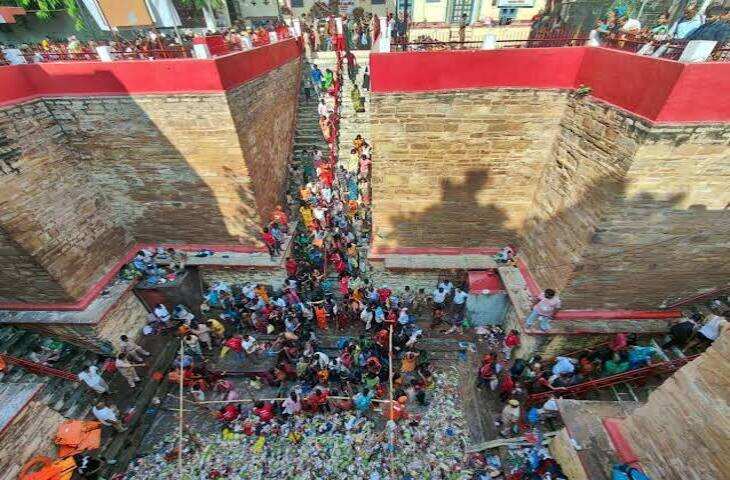 काशी में लोलार्क षष्ठी पर उमड़ा आस्था का सैलाब: 3 किमी लंबी लाइन, आठों गलियां फुल; 30 सेकंड में स्नान कर रहे श्रद्धालु