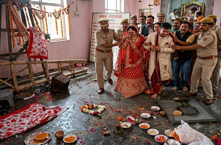 मेरठ में प्रेमी युगल ने चुपके से की कोर्ट मैरिज, मंदिर में शादी करने पहुंचे तो लड़की वालों ने की तोड़फोड़