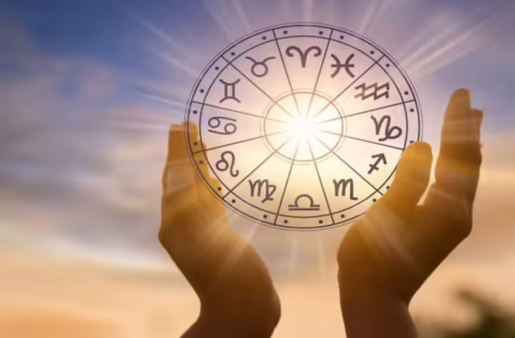 Weekly Horoscope 27 June-3 July 2026: इन 5 राशियों पर रहेगी किस्मत की मेहरबानी, करियर, धन और रिश्तों में मिल सकते हैं शुभ संकेत