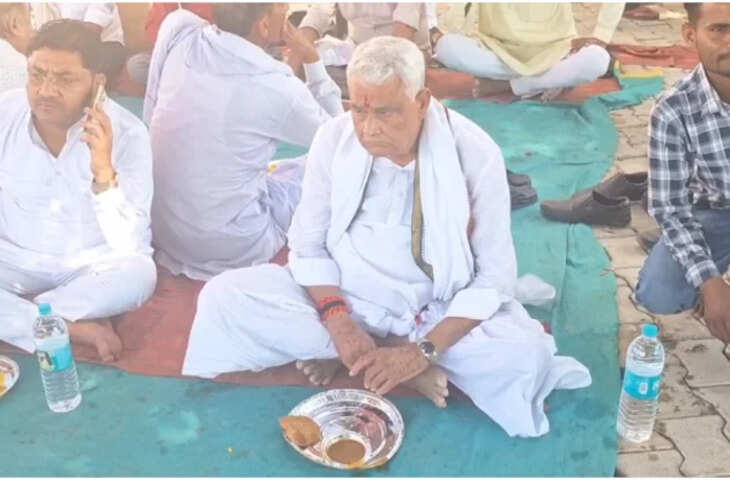 'बजाय नगाड़ा तो कभी&nbsp;पंगत में बैठकर खाई सब्जी-पूड़ी....' इंटरनेट पर तेजी से वायरल हो रहा किरोड़ी लाल मीणा का देसी अंदाज वाला वीडियो&nbsp;