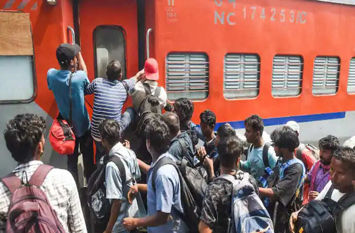 दिल्ली में CJP का हल्लाबोल, पटना तक खलबली: बैरिकेडिंग से छावनी बनी राजधानी, ट्रेनें रद्द होने से यात्री परेशान