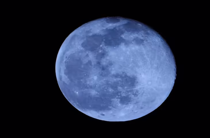 Blue Moon 2026: आज दिखेगा दुर्लभ ब्लू माइक्रोमून, जानें भारत में समय और क्यों खास है यह खगोलीय घटना