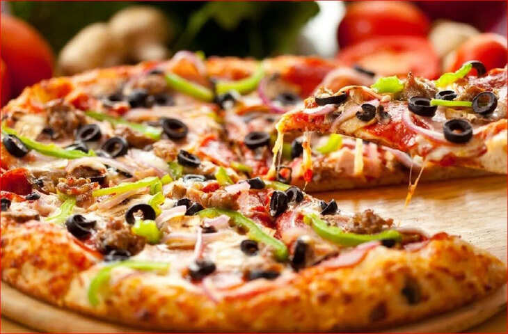 सतना में नामी पिज्जा आउटलेट पर जुर्माना, वेज पिज्जा में परोसा गया नॉन वेज मांस