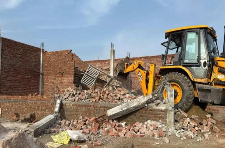 नए साल के दूसरे दिन पटना में गरजा बुलडोजर, प्रशासन ने दी चेतावनी- बीच में न आएं, नहीं तो&hellip;