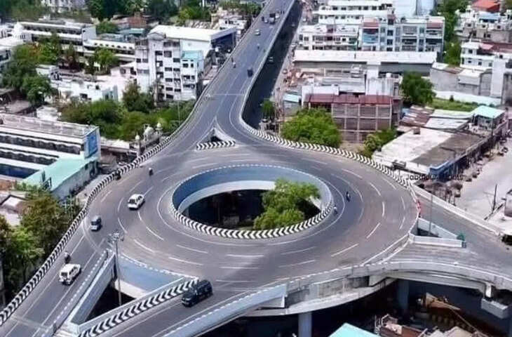 रास्ता सीधा, पर डिस्प्ले बोर्ड पर लिखा &lsquo;दाहिने मुड़ें&rsquo;&hellip; MP के सबसे लंबे फ्लाईओवर पर भटक जाएंगे आप!