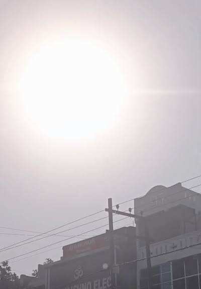 कानपुर में उमस और गर्मी का कहर: बारिश के बाद साफ हुआ आसमान, पारा 36°C के पार जाने की संभावना