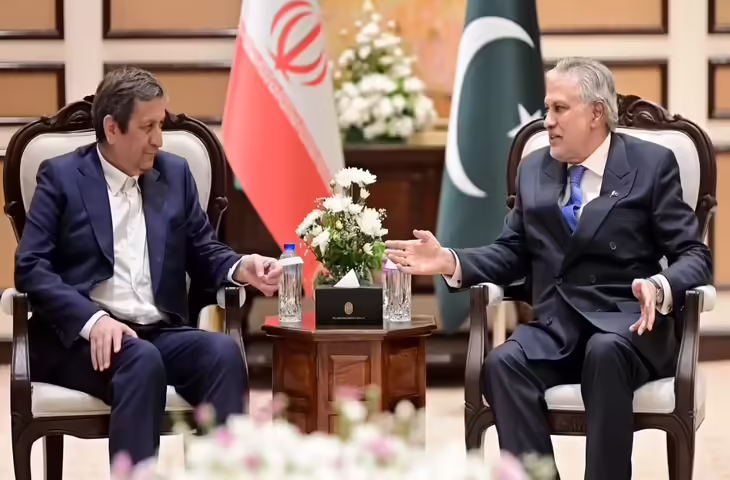 Pakistan-Iran Row: इशाक डार को लेकर उठे बड़े सवाल, क्या अमेरिका तक पहुंचाई गई थी गोपनीय जानकारी? सरकार ने दी सफाई