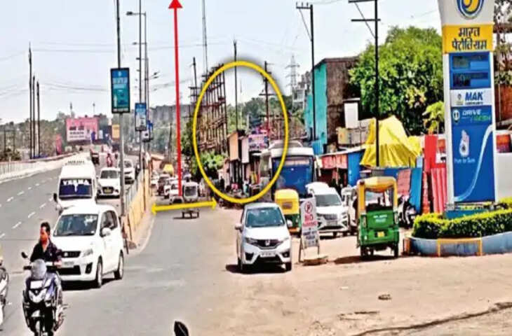 लालघाटी पर रोज डेढ़ लाख लोग जाम में फंसते हैं, हाईवे की जमीन पर कब्जे से संकरी हुई सर्विस लेन