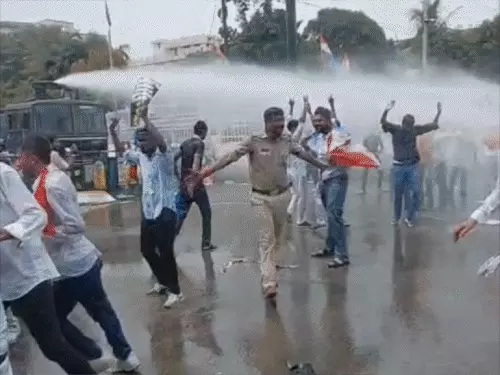 पटना में छात्रों पर वाटर कैनन: पेपर लीक और रोजगार की मांग को लेकर CM आवास मार्च के दौरान हंगामा
