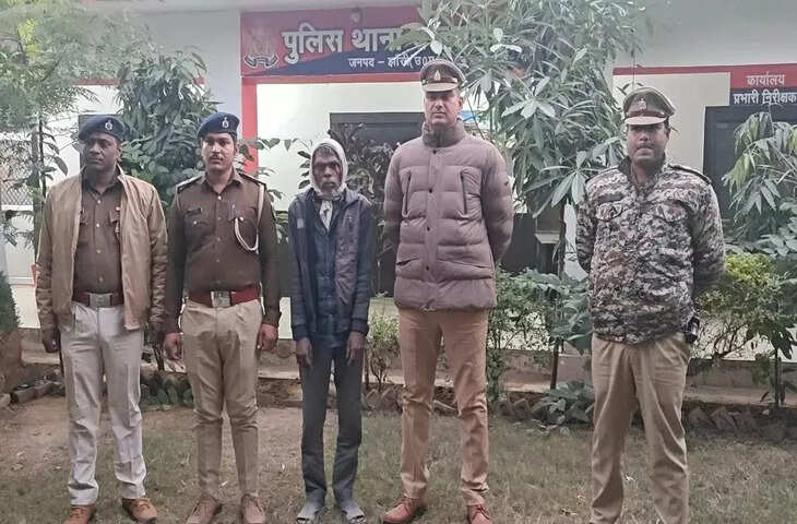  ऐसा व्यक्ति अपने घर वापस लौटा, जिसकी हत्या के आरोप में उसके चचेरे भाईयों को पुलिस ने गिरफ्तार