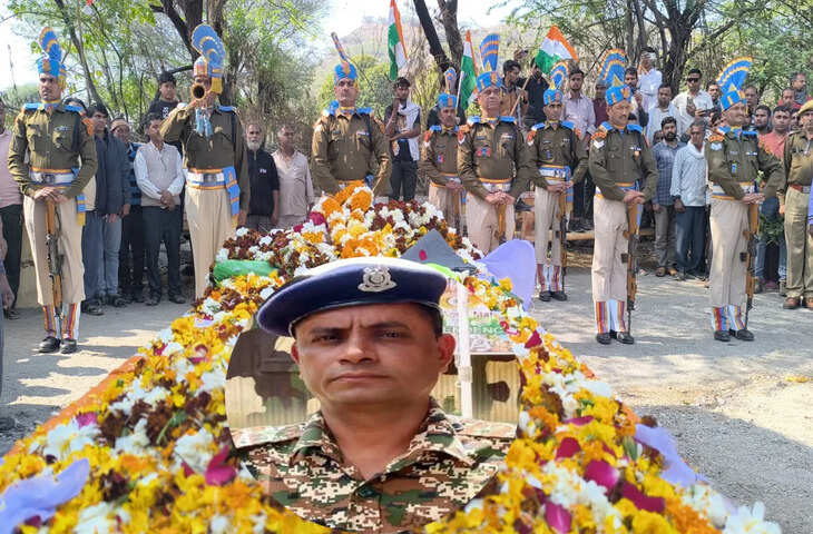 CRPF जवान नंदकिशोर प्रजापति को राजकीय सम्मान के साथ अंतिम विदाई, नीमच कांड से उठे कई सवाल