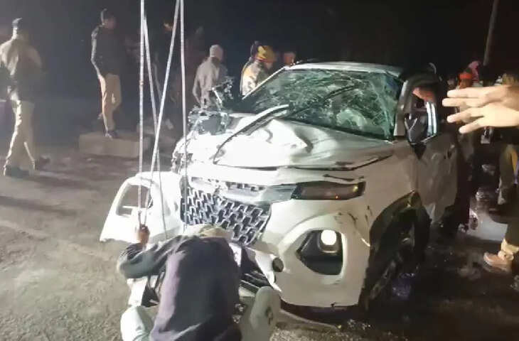 मथुरा में दर्दनाक हादसा: कार नहर में गिरी, चार युवकों की मौत; तीन सगे भाई शामिल