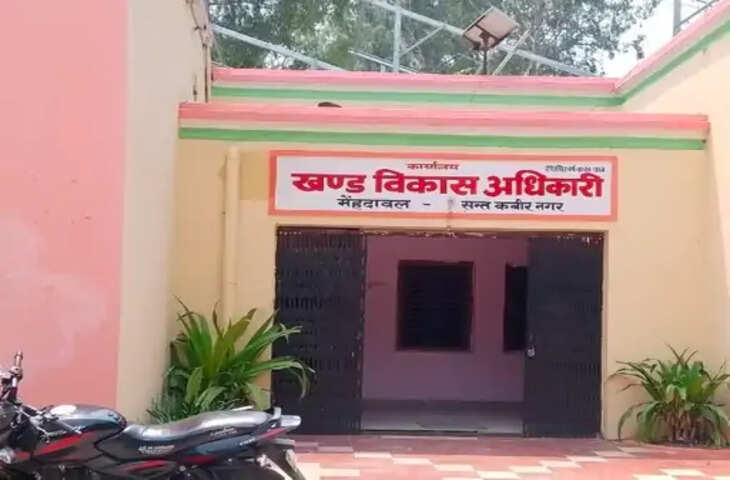 संतकबीरनगर के प्राथमिक विद्यालय में पेंटिंग भुगतान पर सवाल, पहले हो चुके काम के नाम पर 63 हजार रुपये देने का आरोप
