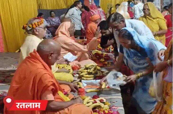 गुरु पूर्णिमा पर आस्था का महासंगम: दादाजी धूनीवाले मंदिर में 1.5 लाख श्रद्धालु, वीडियो में जाने इंजीनियर और कारोबारी ने त्यागा सांसारिक जीवन