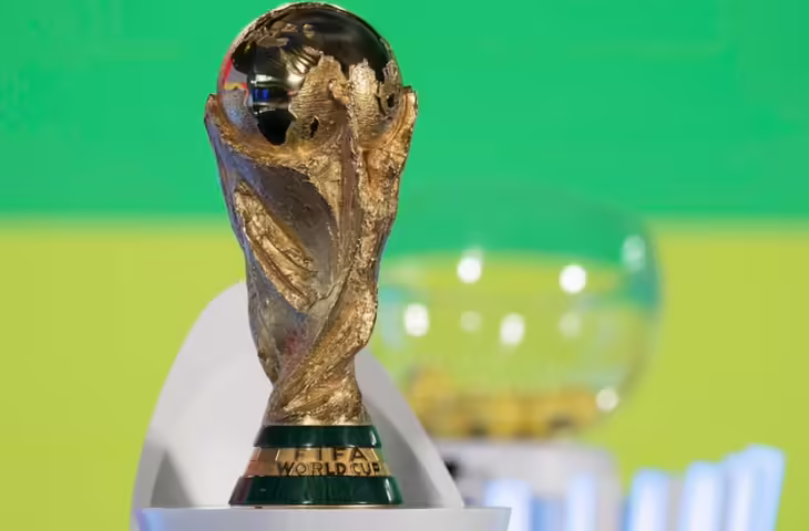फुटबॉल या क्रिकेट, किसमें है ज्यादा पैसा? FIFA World Cup 2026 जीतने वाली टीम की पुरस्कार राशि जानकर उड़ जाएंगे होश