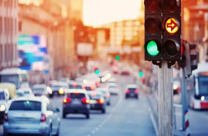 एक गलती और जिंदगी भर की सजा! इन देशों में ट्रैफिक नियम तोड़ने पर भरना पड़ता है भारी-भरकम जुर्माना