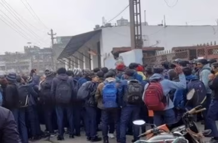 मस्जिद में तोड़फोड़ के बाद नेपाल में हालात बेकाबू! बिहार बॉर्डर से लगे इलाकों में लगा कर्फ्यू, जाने क्या है पूरा मामला&nbsp;