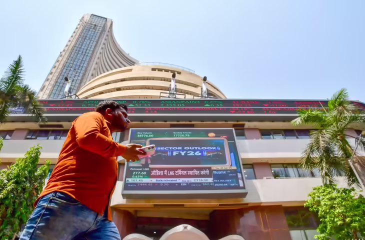 Share Market Opening: सप्ताह के दूसरे दिन भी बाजार में गिरावट, सेंसेक्स 100 अंक लुढ़का, निफ्टी&nbsp;25,940 पर&nbsp;