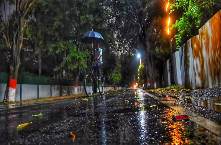 📰 यूपी में अचानक बदला मौसम, कई जिलों में ओलावृष्टि और तेज बारिश से जनजीवन प्रभावित