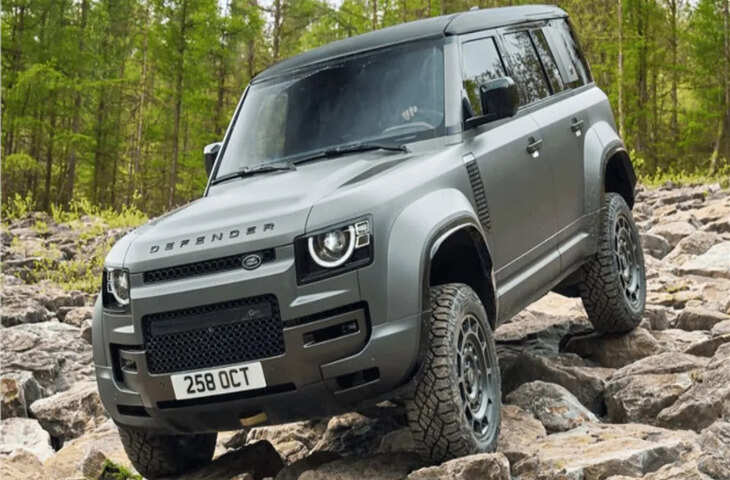 &lsquo;ये मोमेंट दिल छू जाएगा!&rsquo; भाई की पहली डिफेंडर कार में बैठी ये महिला, देखकर&nbsp;लोग बोले- वाह