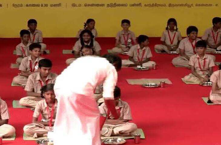 तमिलनाडु में फ्री ब्रेकफास्ट स्कीम का विस्तार, फुटेज में देंखे CM सी. जोसेफ विजय ने बच्चों को परोसा नाश्ता; 15 लाख छात्रों को मिलेगा लाभ