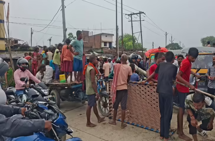 मुंगेर में गंगा का रौद्र रूप जारी, बाढ़ से 253 गांव प्रभावित