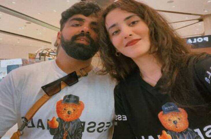 Viral Video: पड़ोसी Sameer के प्यार में घर से भागने निकली 18 साल की Neha, साथ ले गई ₹1.35 लाख