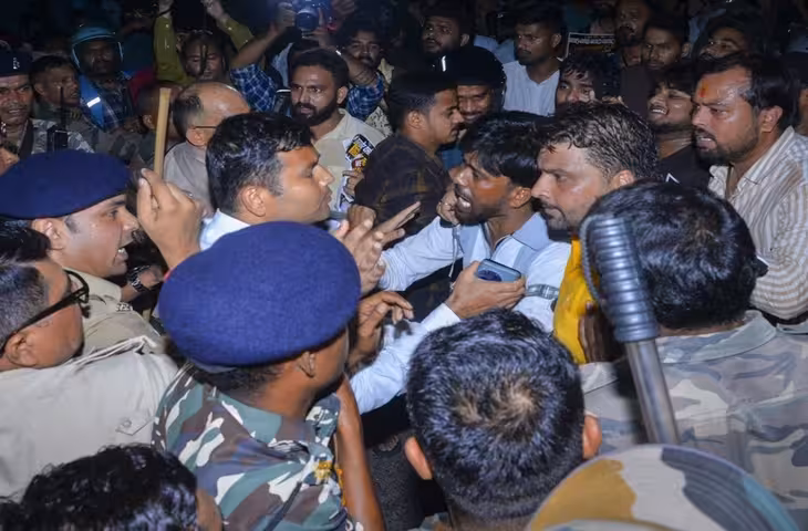 भर्ती परीक्षा में गड़बड़ी के विरोध में प्रदर्शन कर रहे छात्रों पर कार्रवाई, गिरिडीह और हजारीबाग में 3 केस दर्ज