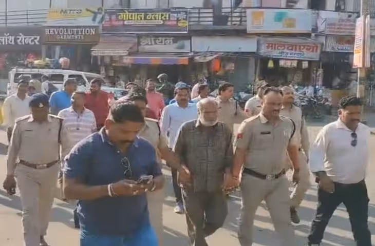 मंदसौर में गाय के साथ दुष्कर्म का आरोप, पुलिस ने आरोपी को गिरफ्तार कर निकाली परेड