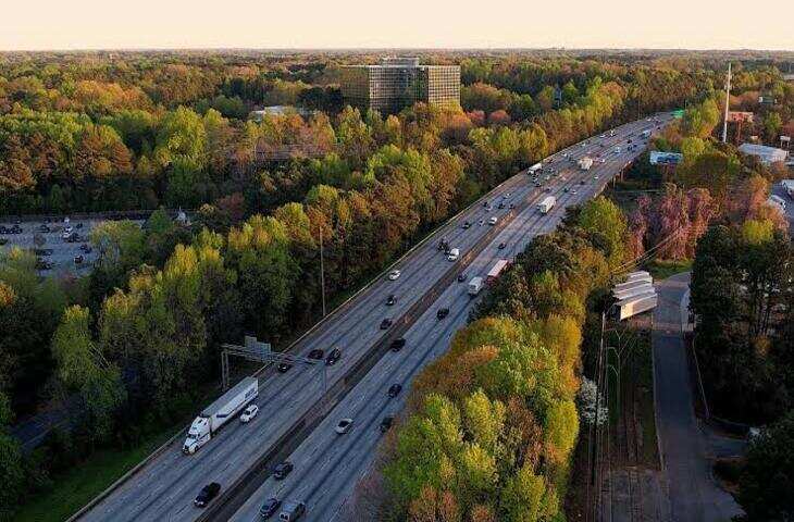 Highway Driving Rules: हाईवे पर धीमी रफ्तार में ड्राइविंग भी पड़ सकती है भारी, जानें क्या हैं नियम