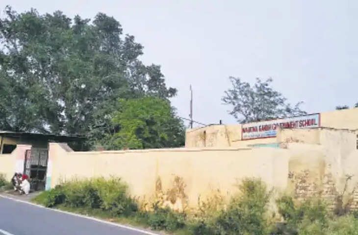 धोला ग्राम पंचायत में बड़ा विवाद: महात्मा गांधी स्कूल की जमीन पर काट दिए पट्टे, SDM की शर्तों को किया नजरअंदाज करने का आरोप