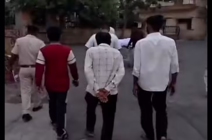 बाड़मेर में धरना दे रहे मजदूर की मौत पर बवाल: मॉर्च्युरी में धरने पर बैठे विधायक रविंद्र सिंह भाटी, वीडियो में देंखे प्रशासन पर लगाए गंभीर आरोप