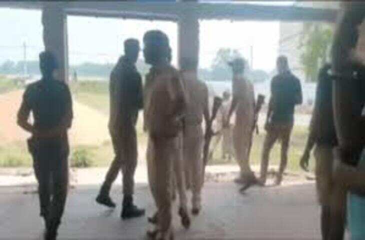 भोजपुर में सनसनी: युवक ने पुलिस टीम पर तानी पिस्टल, थाने में दी धमकी