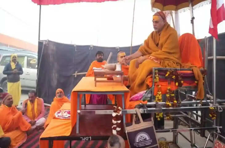 प्रयागराज माघ मेले में विवाद, फुटेज में जानें शंकराचार्य अविमुक्तेश्वरानंद को मिला नोटिस, 24 घंटे में साबित करें पहचान