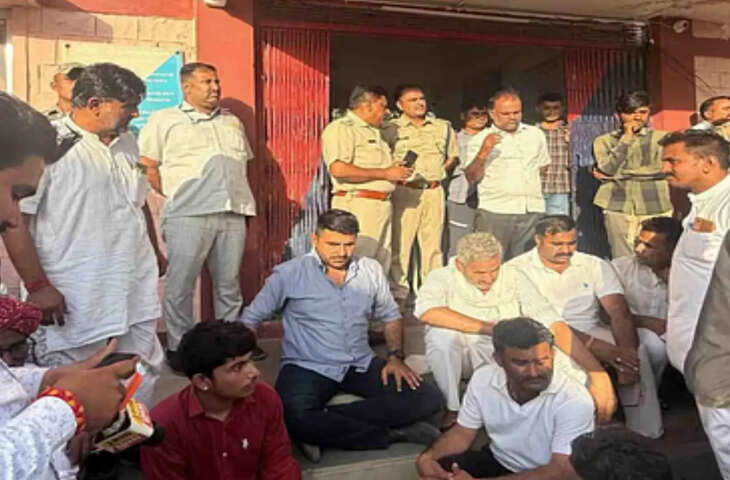 बाड़मेर के गिरल गांव में खनन विवाद, वीडियो में देखें किसानों के साथ विधायक रविंद्र सिंह भाटी धरने पर बैठे