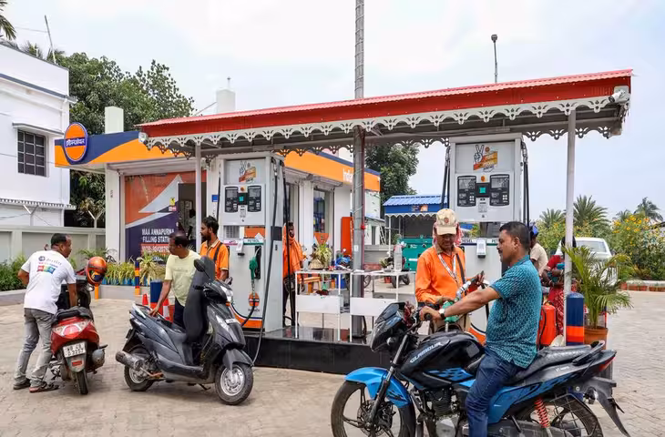 Petrol Price Today: पेट्रोल के दाम में आज बड़ा बदलाव नहीं, जयपुर समेत प्रमुख शहरों में ये हैं रेट