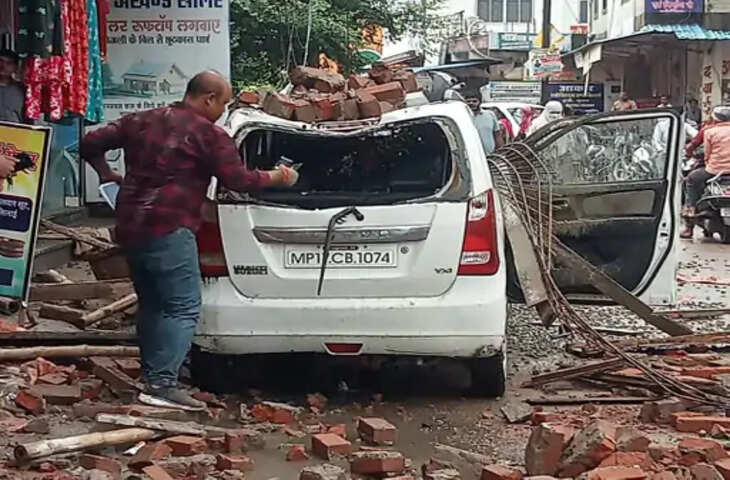 सतना में भरभराकर गिरा चार मंजिला इमारत का छज्जा, भवन मालिक पर केस दर्ज; 7 दिन में मांगा नक्शा और मालिकाना हक
