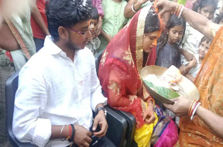 Two Girls Marriage Viral Video: बचपन की दो सहेलियों ने मंदिर में रचाई शादी, अनोखी प्रेम कहानी बनी चर्चा का विषय