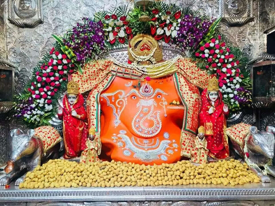  Khajrana ganesh mandir a famous temple of indore