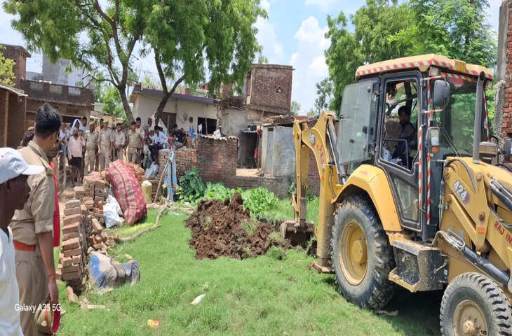 चहारदीवारी का निर्माण कराने पहुंची GDA टीम का हुआ विरोध, मुआवजा न मिलने पर किसानों का हंगामा