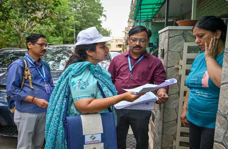 दिल्ली की ड्राफ्ट वोटर लिस्ट ने बढ़ाई चिंता, SIR में पुरानी मतदाता सूची की 3 बड़ी गड़बड़ियां सामने आईं