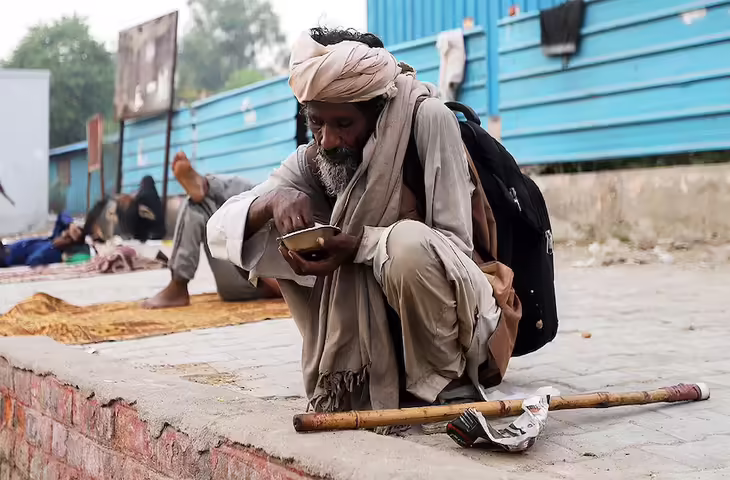 खाने की असली कीमत एक भूखा आदमी ही जानता है, वायरल ​वीडियो देख पसीज जाऐगा आपका दिल