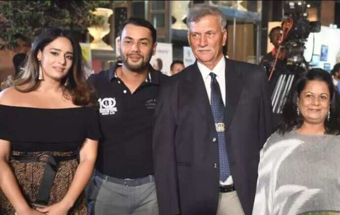 "Roger Binny11111" "roger binny---111" "roger binny----11" "Roger Binny11110---1-111" 