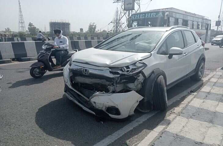 अमृतसर में बाइक-कार की टक्कर में हिमाचल प्रदेश के 3 युवकों की मौत