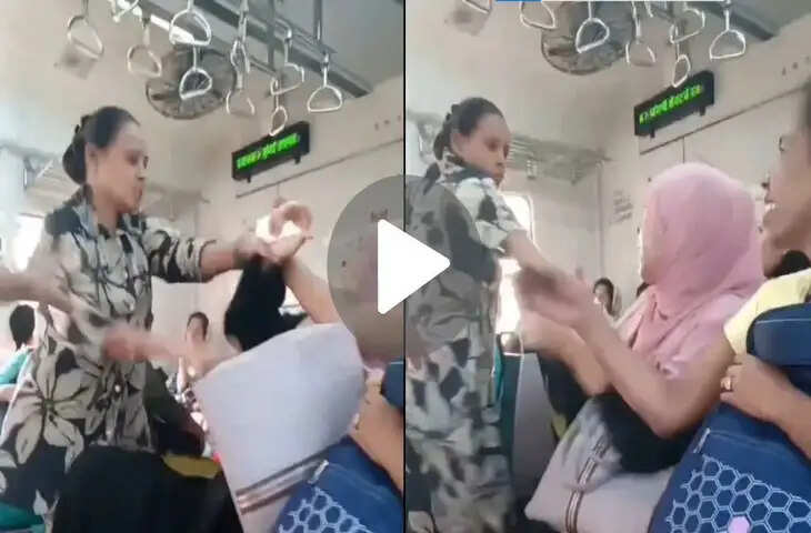 मुंबई लोकल ट्रेन में आपस में भिड़ी दो महिलाएं, जमकर कटा बवाल, देखें वायरल VIDEO
