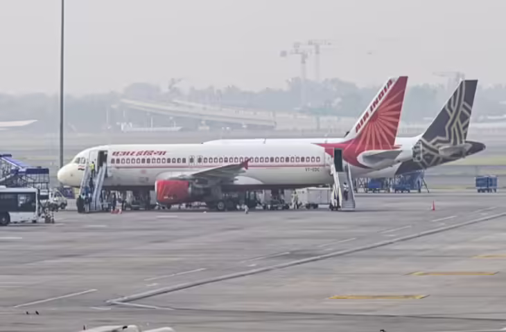 देशभर में बदला मौसम का मिजाज, वीडियो में देंखे दिल्ली में बारिश से फ्लाइट्स प्रभावित, कई राज्यों में आंधी-बारिश का अलर्ट