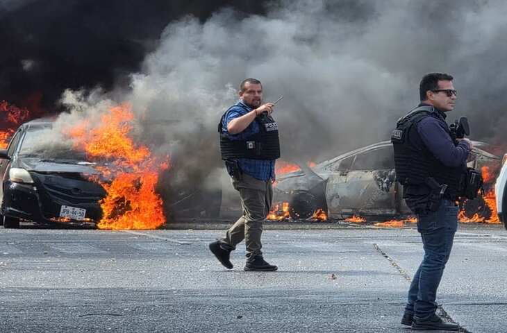 ड्रग सरगना El Mancho की मौत से सुलग रहा मक्सिको!&nbsp;20 राज्यों में आगजनी और फायरिंग; 25 जवान शहीद, 32 मौतें, बैंक बने निशाना